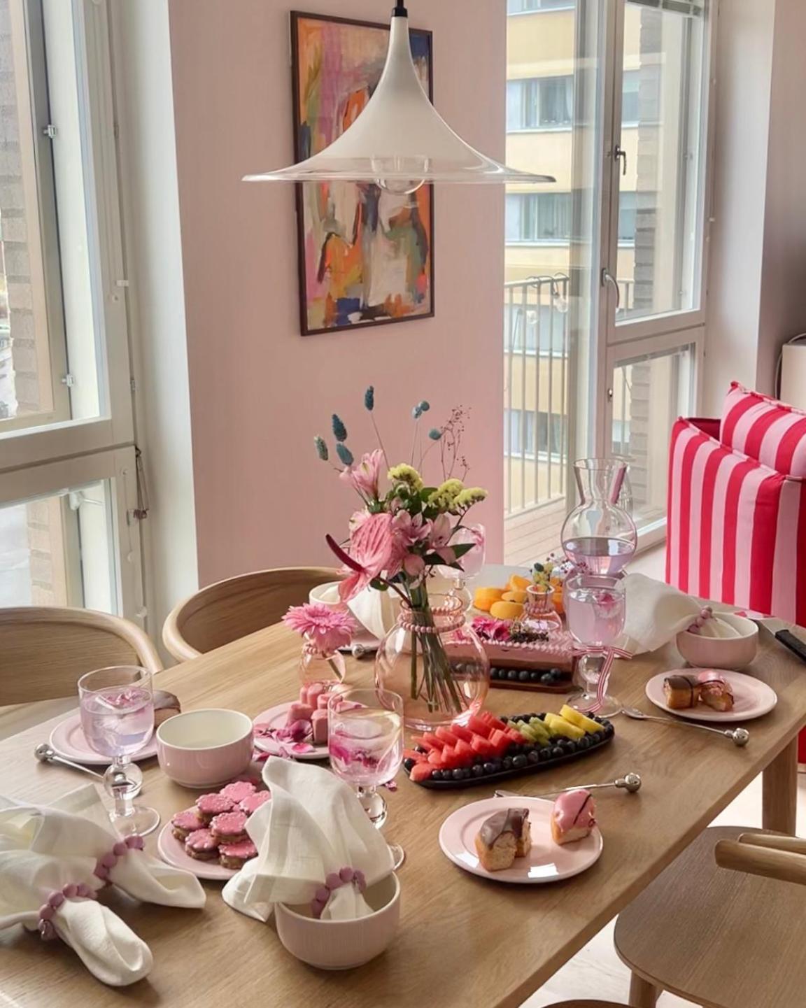 Candy-Colored Two-Room Condo With Sweet Views Helsinki Exterior photo