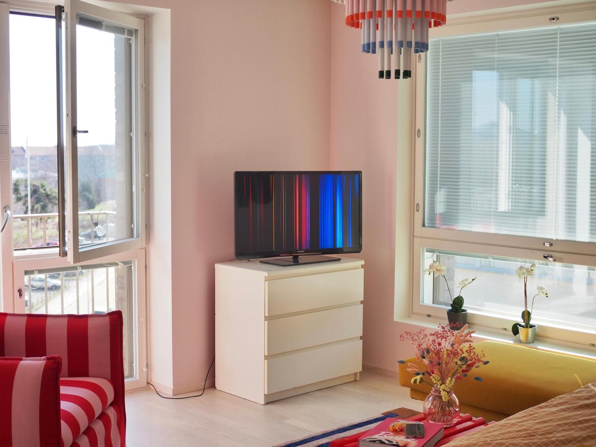 Candy-Colored Two-Room Condo With Sweet Views Helsinki Exterior photo